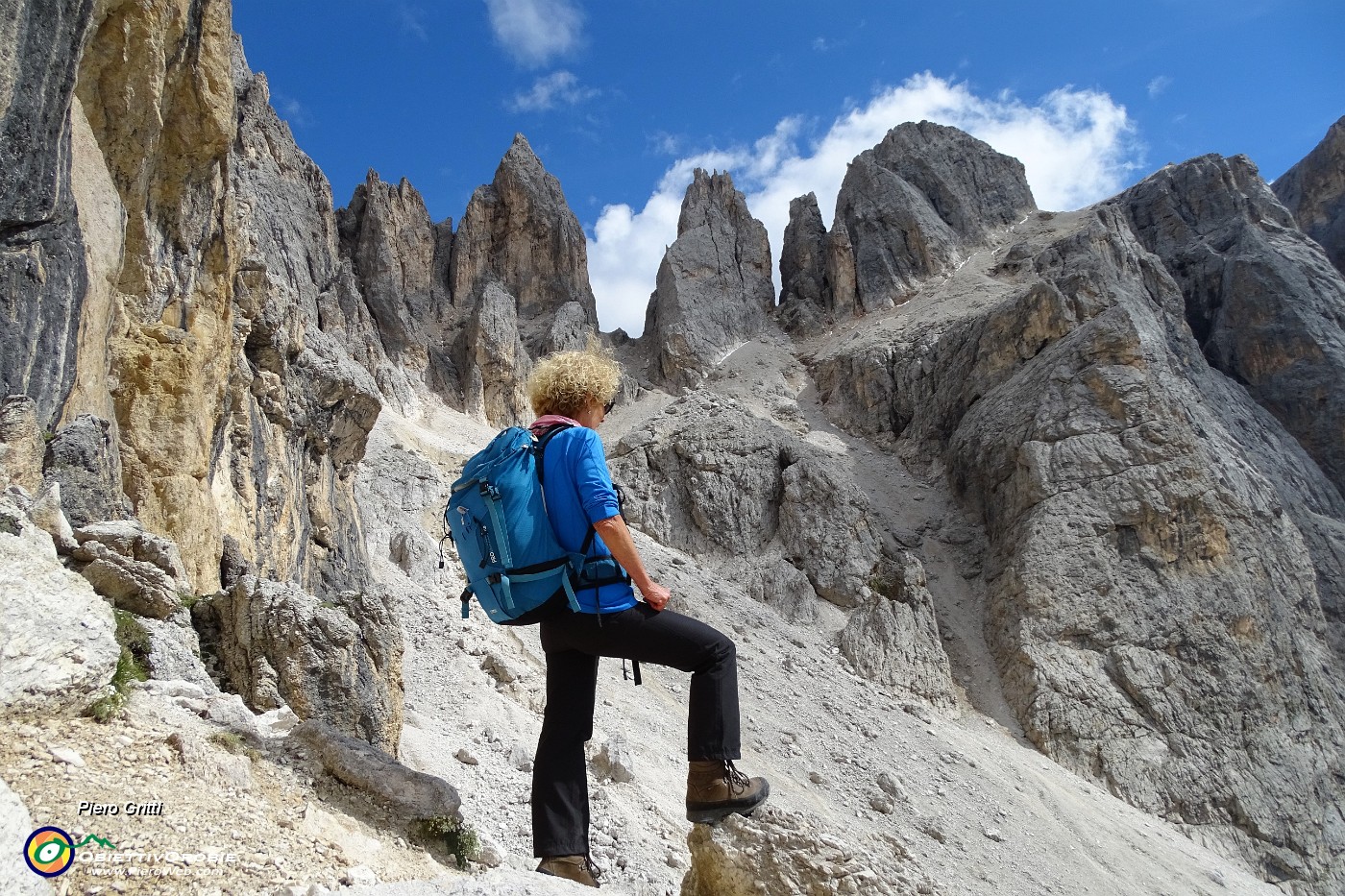 03 Salendo sul sent. 710 al Passo del Mulaz (2619 m) .JPG